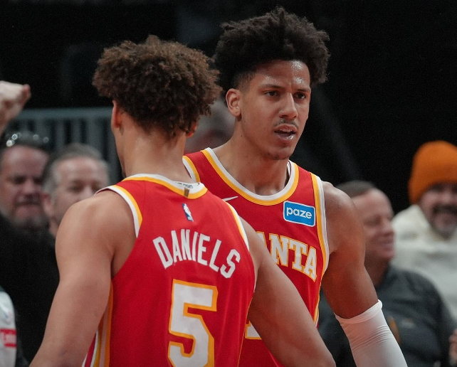 开云体育-升第八！老鹰大胜雄鹿豪取9连胜 杰伦23+10+12麦科勒姆30+7三分